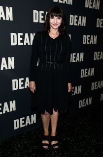Mary Steenburgen feet photo thumbnail