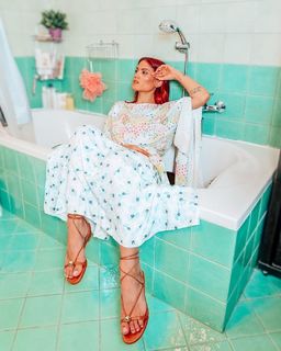 Mary Synatsaki feet photo thumbnail