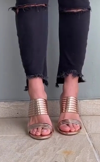 Mary Synatsaki feet photo thumbnail
