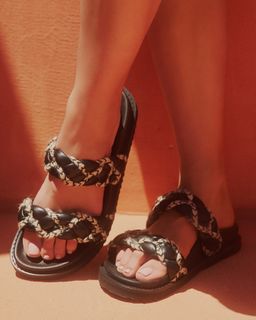 Mary Synatsaki feet photo thumbnail
