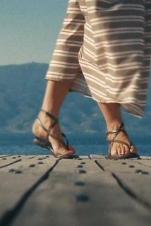 Mary Synatsaki feet photo 5