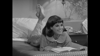 Mary Tyler Moore feet photo thumbnail