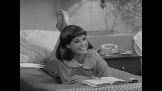 Mary Tyler Moore feet photo thumbnail