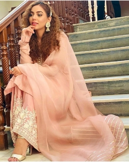 Maryam Noor Sheikh feet photo 5