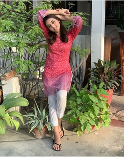 Maryam Noor Sheikh feet photo 18
