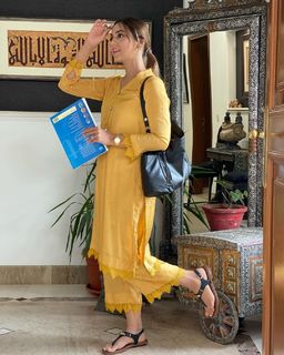 Maryam Noor Sheikh feet photo 13