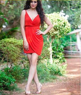 Maryam Zakaria feet photo 11