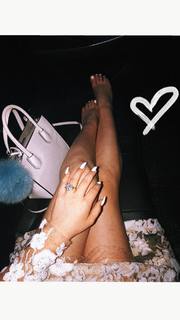 Maryana Ro feet photo 3