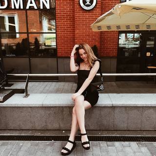 Maryana Ro feet photo 3