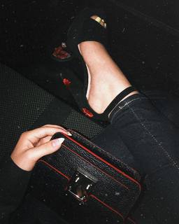 Maryana Ro feet photo 1