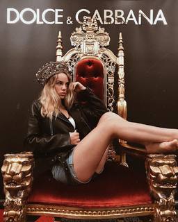 Maryana Ro feet photo 17