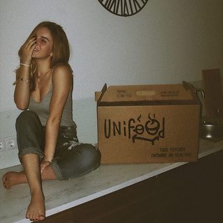 Maryana Ro feet photo 15