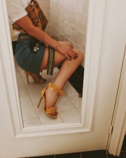 Maryana Ro feet photo 5