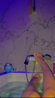 Maryana Ro feet photo 7