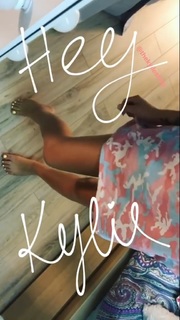 Maryana Ro feet photo 2