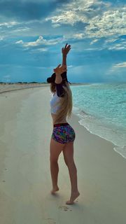 Maryana Ro feet photo 17