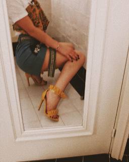 Maryana Ro feet photo 12