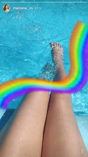 Maryana Ro feet photo 10