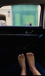 Maryana Ro feet photo 3
