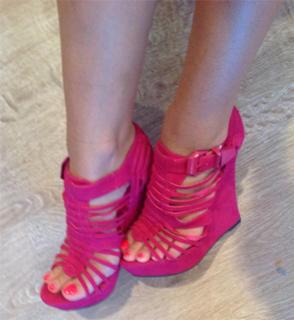 Maryse Mizanin feet photo thumbnail