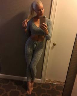 Maryse Mizanin feet photo thumbnail