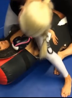 Maryse Mizanin feet photo thumbnail