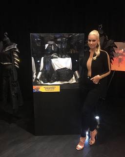 Maryse Mizanin feet photo thumbnail