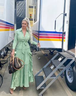 Maryse Mizanin feet photo thumbnail