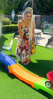 Maryse Mizanin feet photo thumbnail