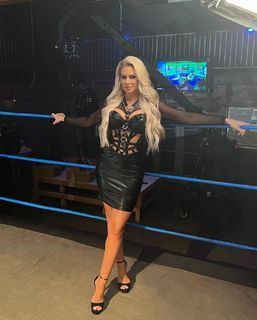 Maryse Mizanin feet photo thumbnail