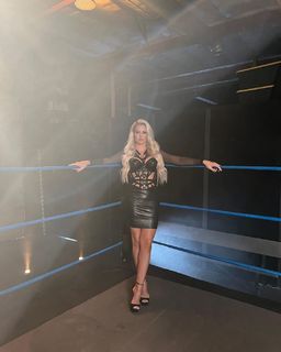 Maryse Mizanin feet photo thumbnail