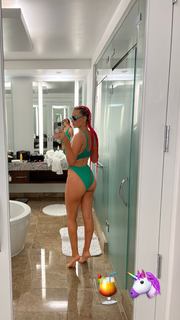 Maryse Mizanin feet photo thumbnail