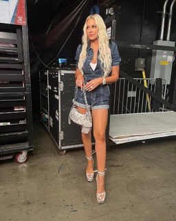 Maryse Mizanin feet photo thumbnail