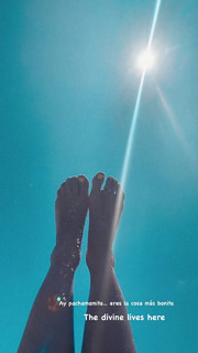 María Gabriela de Faría feet photo thumbnail