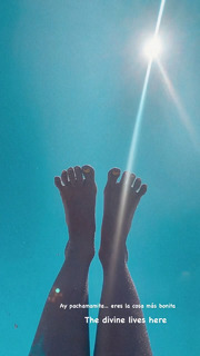 María Gabriela de Faría feet photo thumbnail