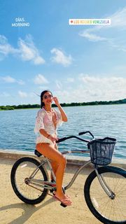 María Gabriela de Faría feet photo thumbnail