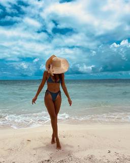 María Gabriela de Faría feet photo thumbnail