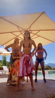 María Gabriela de Faría feet photo thumbnail