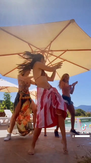 María Gabriela de Faría feet photo thumbnail