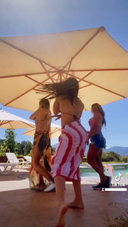 María Gabriela de Faría feet photo thumbnail