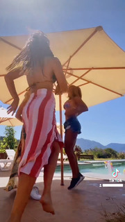 María Gabriela de Faría feet photo thumbnail