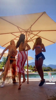 María Gabriela de Faría feet photo thumbnail