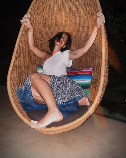 María Gabriela de Faría feet photo thumbnail