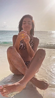 María Gabriela de Faría feet photo thumbnail