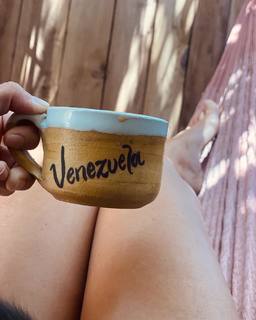 María Gabriela de Faría feet photo thumbnail