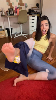 María Gabriela de Faría feet photo thumbnail