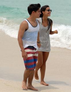 María Gabriela de Faría feet photo thumbnail