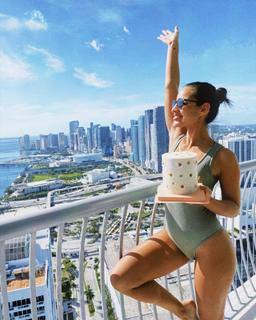 María Gabriela de Faría feet photo thumbnail