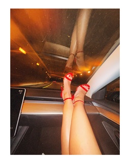 María Gabriela de Faría feet photo thumbnail