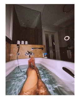 María Gabriela de Faría feet photo thumbnail